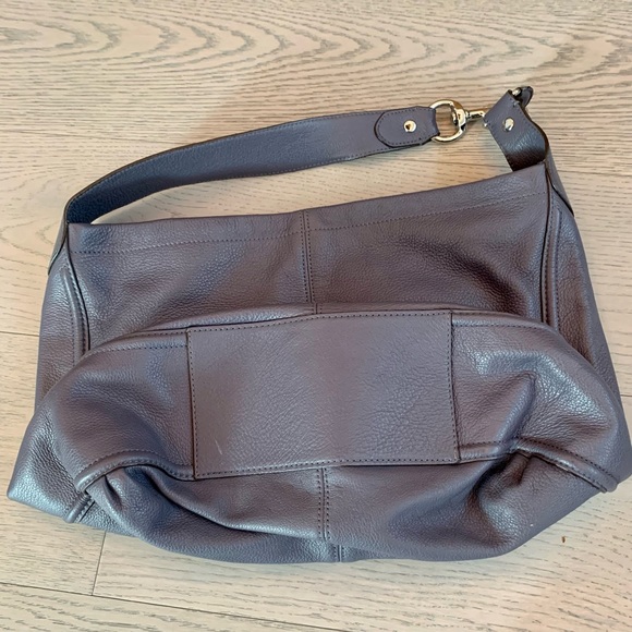 Coach Avery tote handbag Quality leather 💖 - Picture 3 of 6